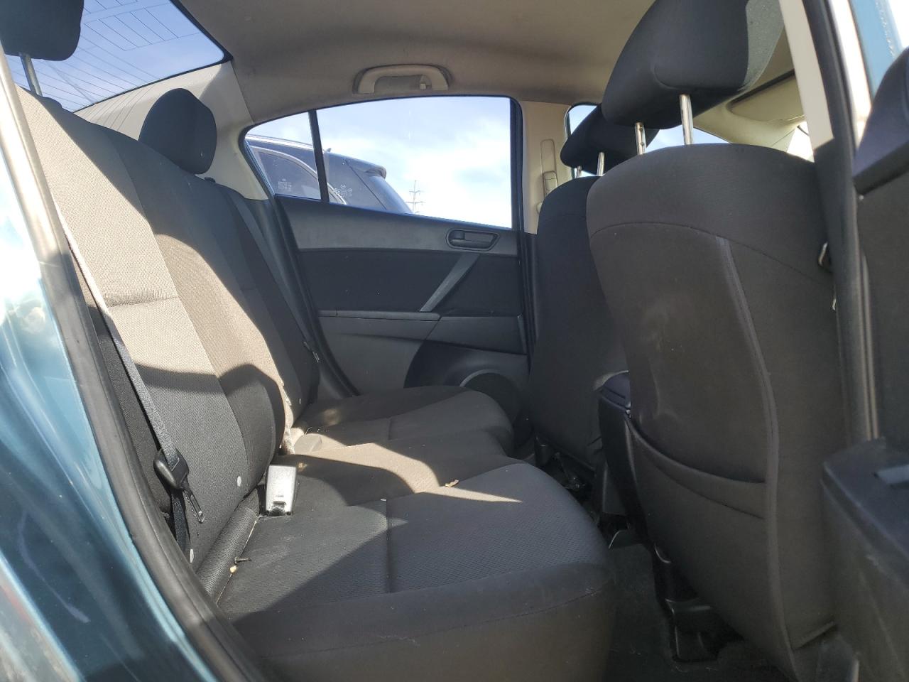 2011 Mazda 3 - Image 10