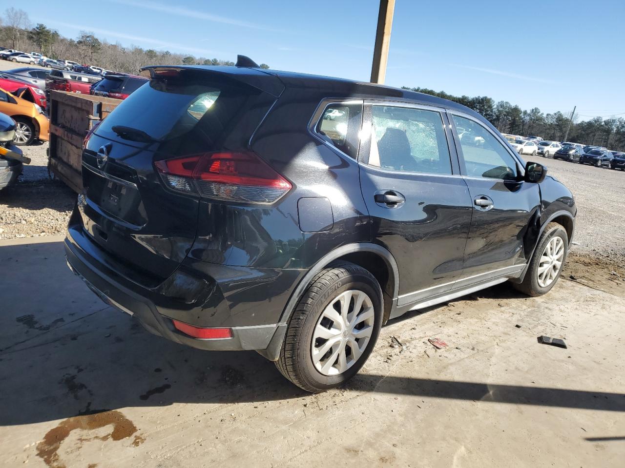 2018 Nissan Rogue - Image 3