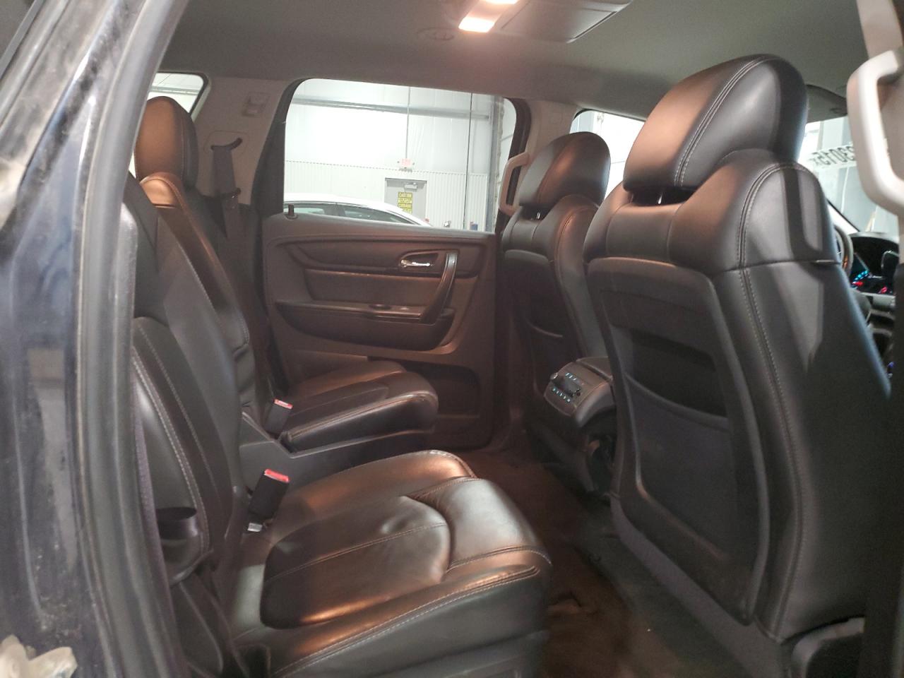2015 Chevrolet Traverse - Image 11