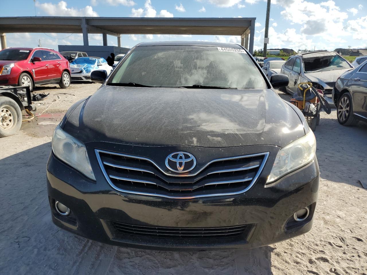 2011 Toyota Camry - Image 5
