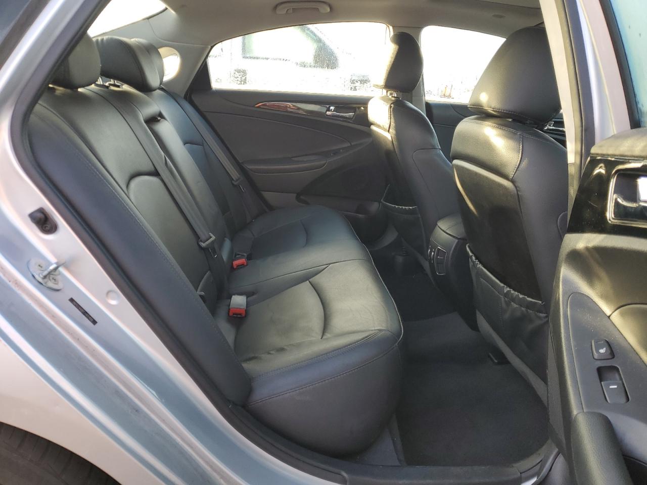 2012 Hyundai Sonata - Image 10