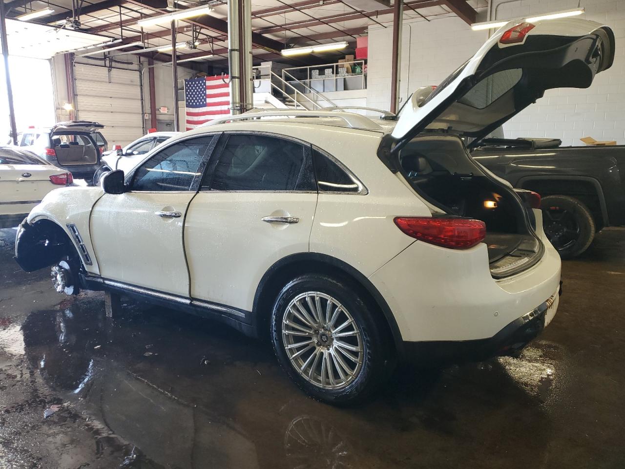 2011 Infiniti FX - Image 2