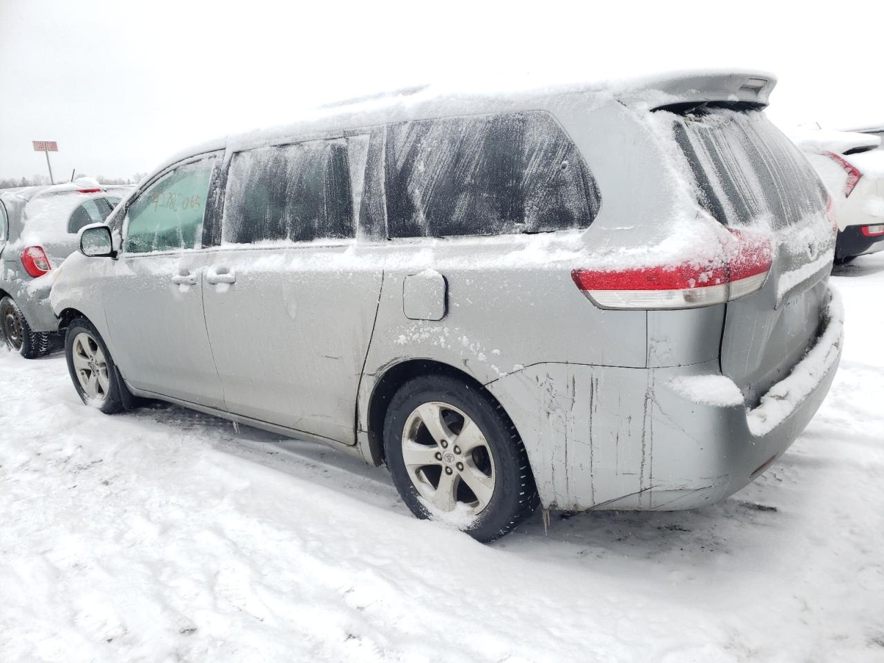 2014 Toyota Sienna - Image 2