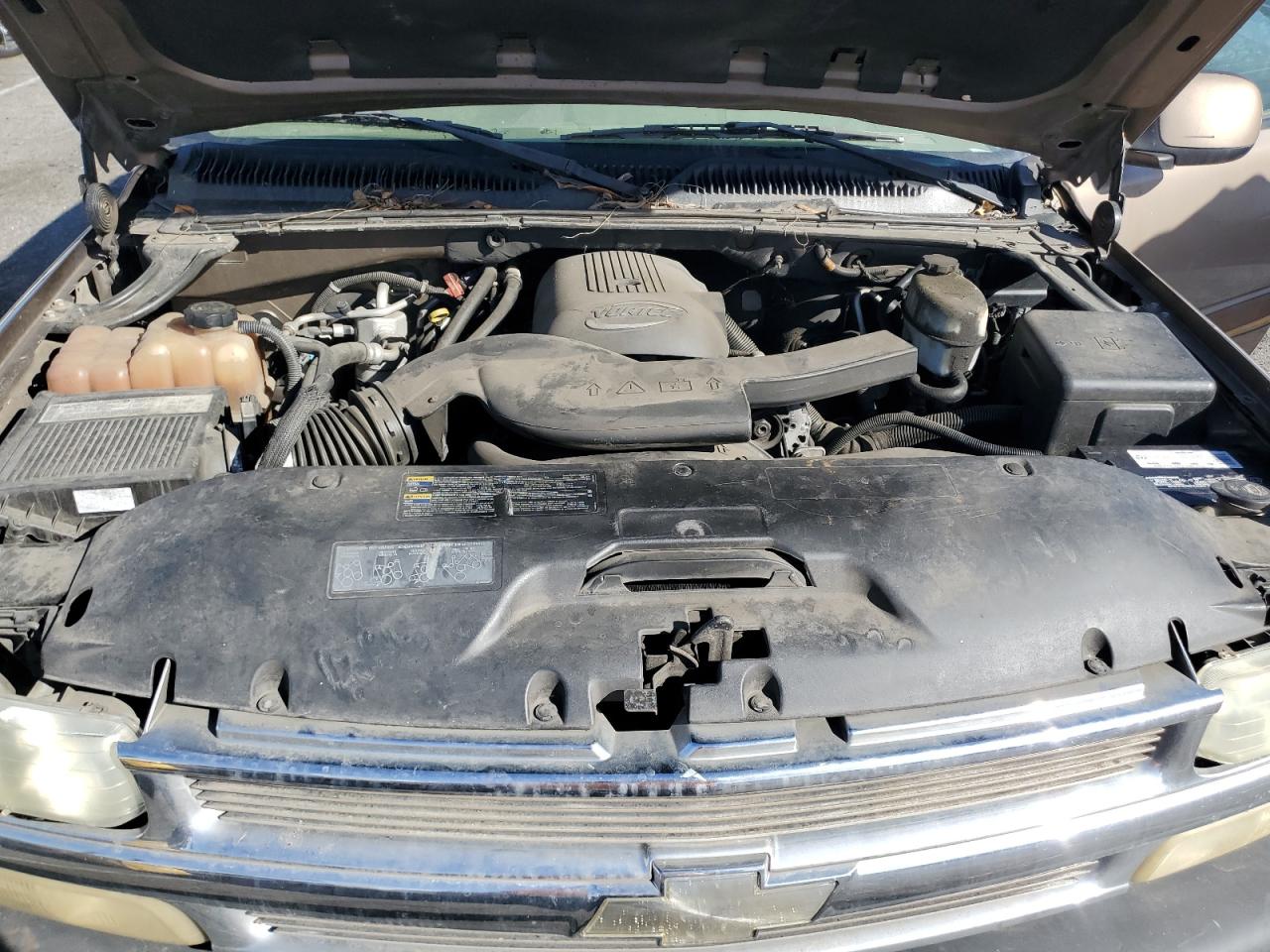 2004 Chevrolet Tahoe - Image 12