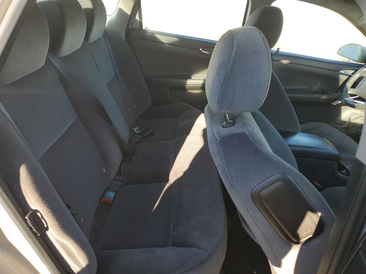 2011 Chevrolet Impala - Image 10