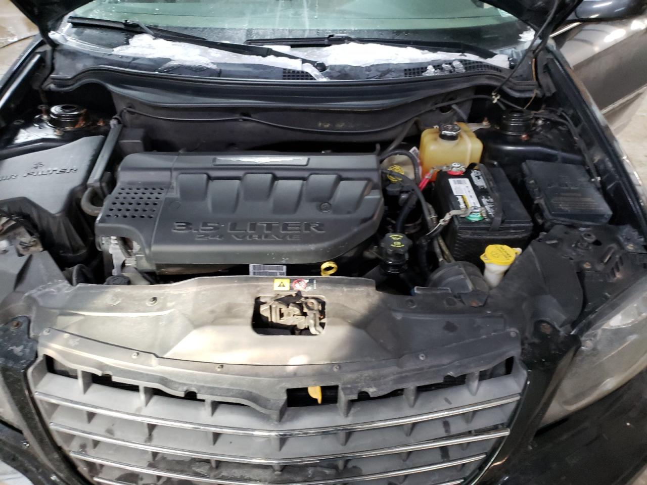 2005 Chrysler Pacifica - Image 12