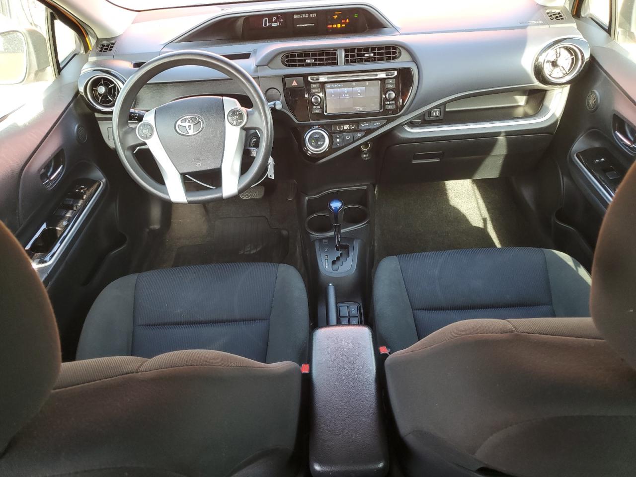 2015 Toyota Prius - Image 8