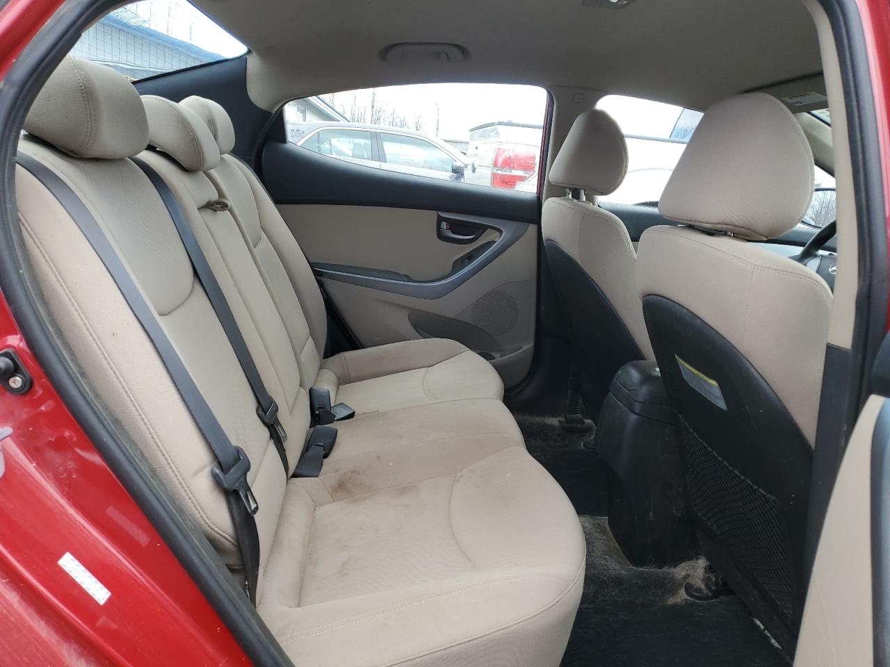 2016 Hyundai Elantra - Image 10