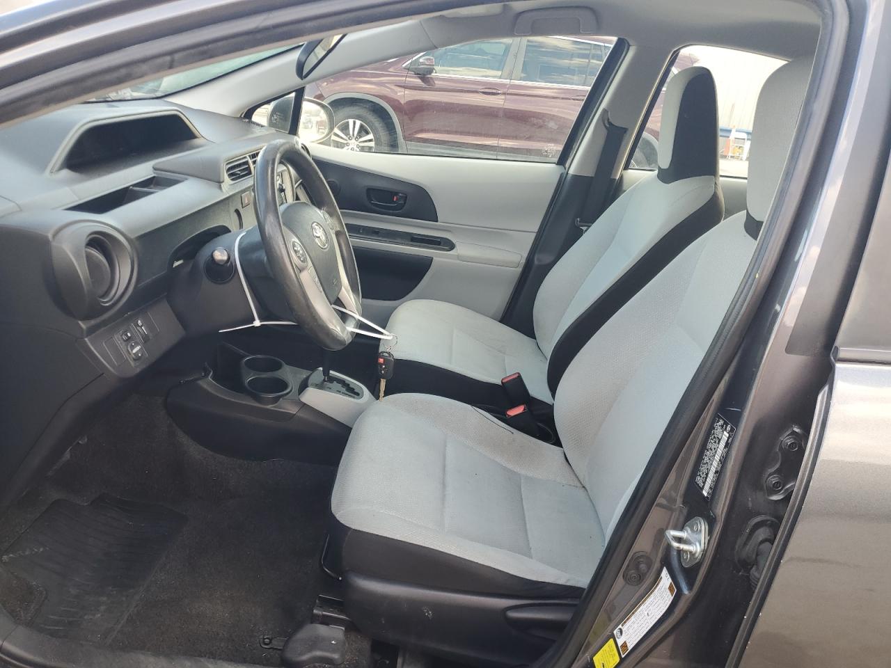 2012 Toyota Prius - Image 7