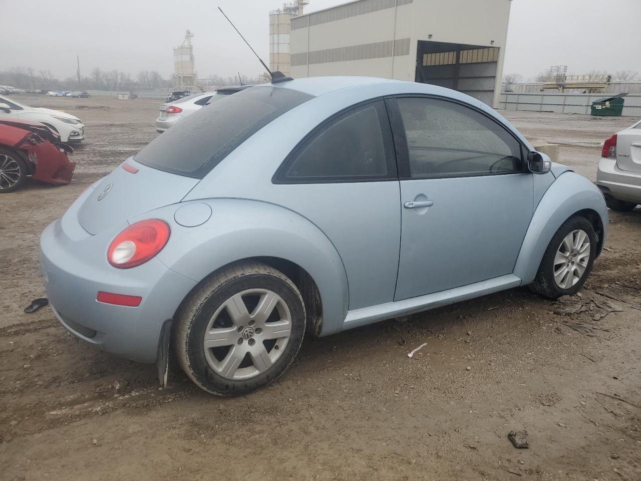 2010 Volkswagen Beetle - Image 3