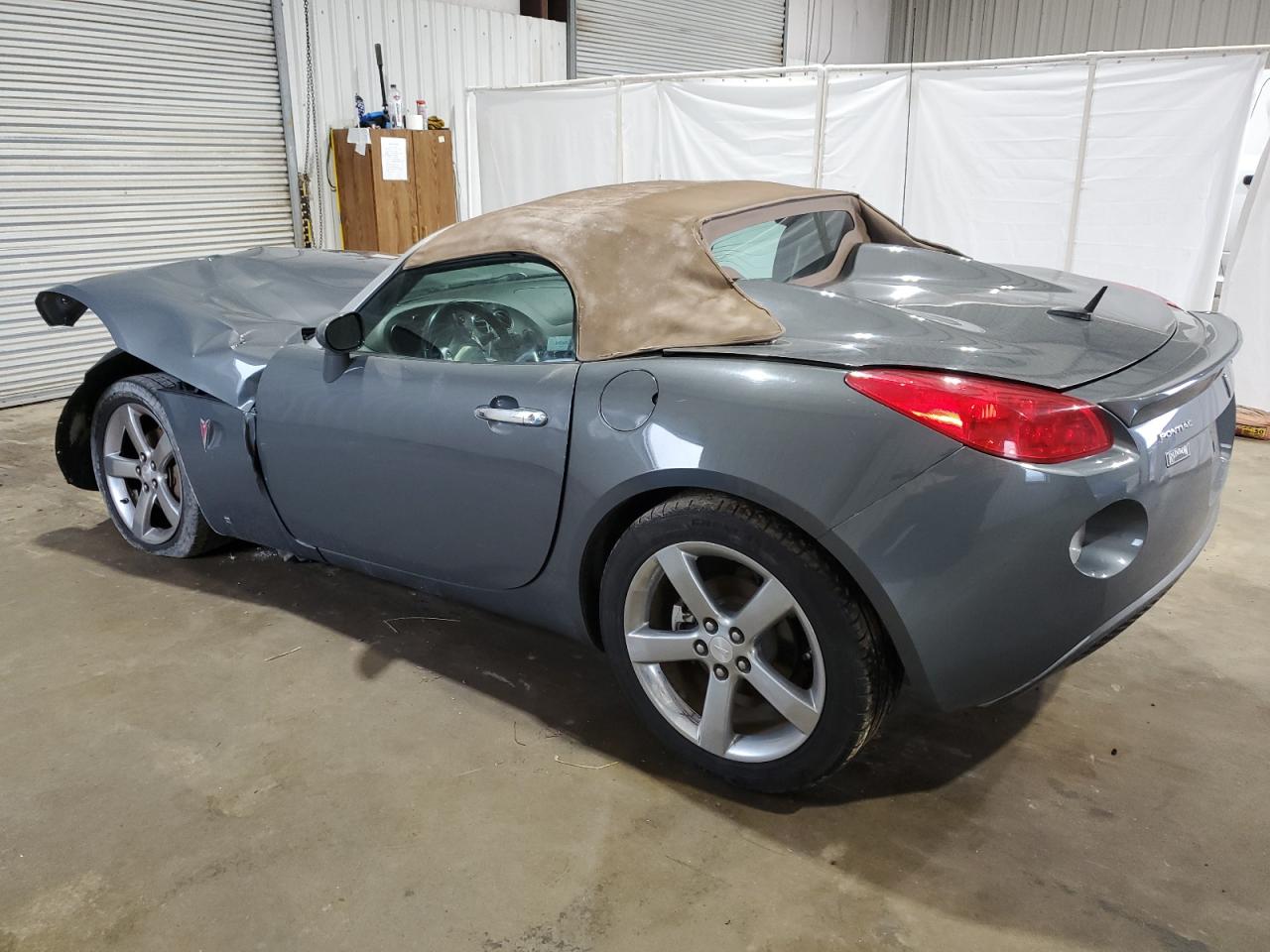 2009 Pontiac Solstice - Image 2