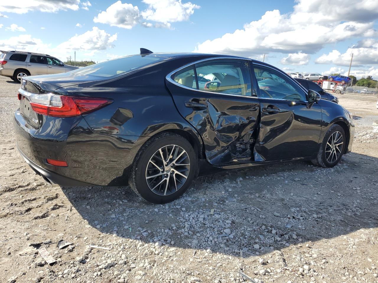 2017 Lexus ES - Image 3