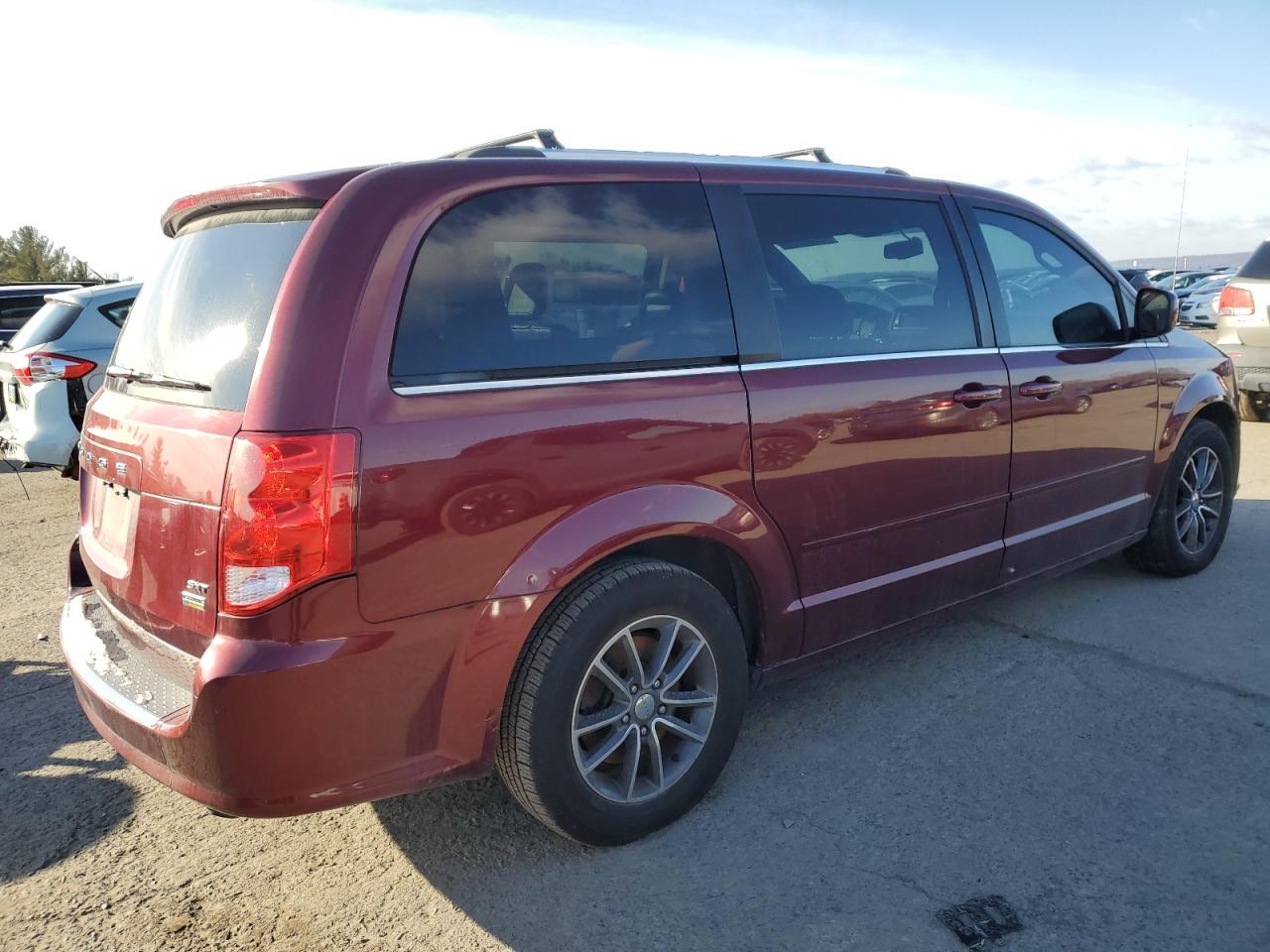 2017 Dodge Caravan - Image 3