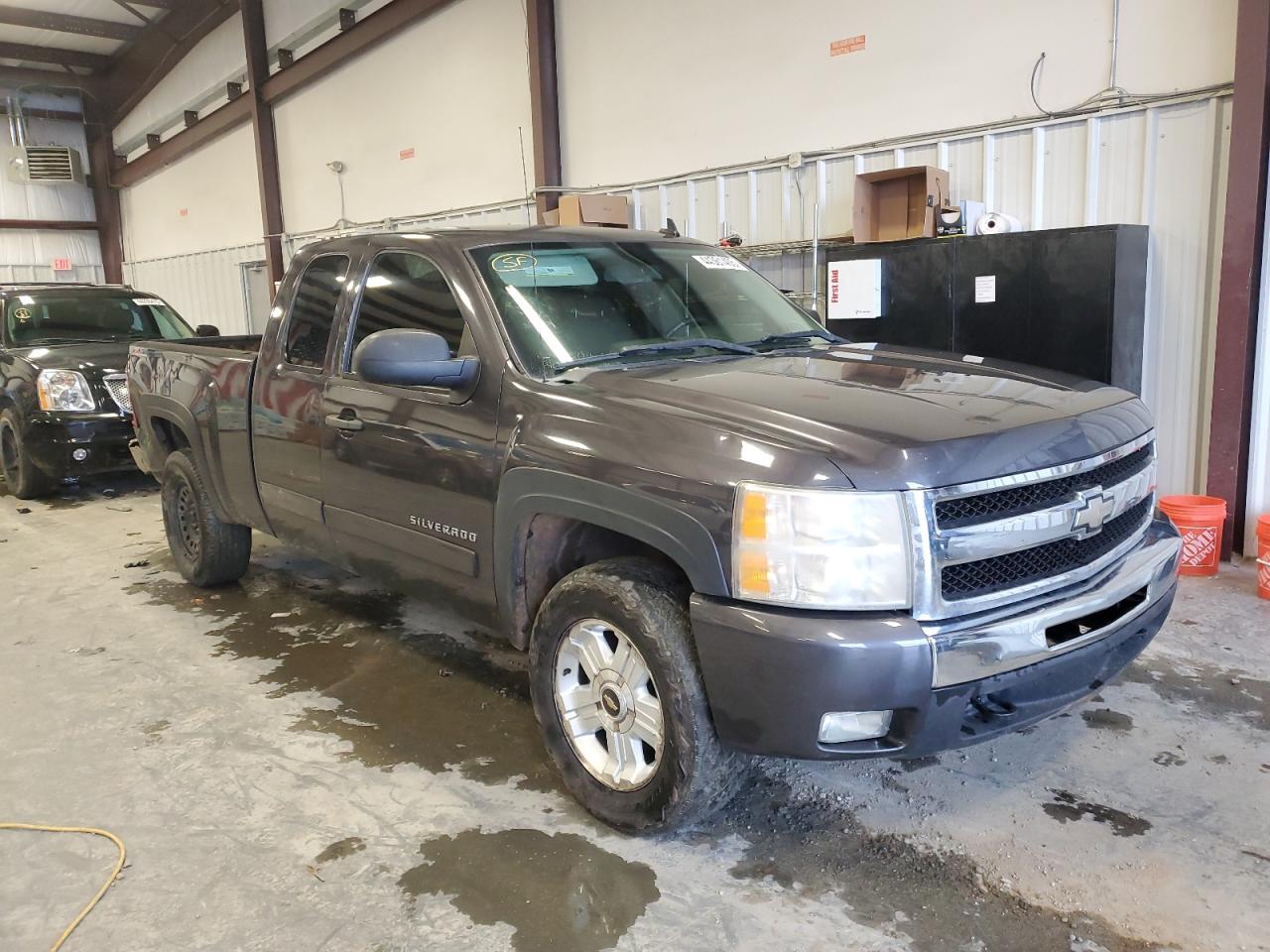 2011 Chevrolet Silverado - Image 4