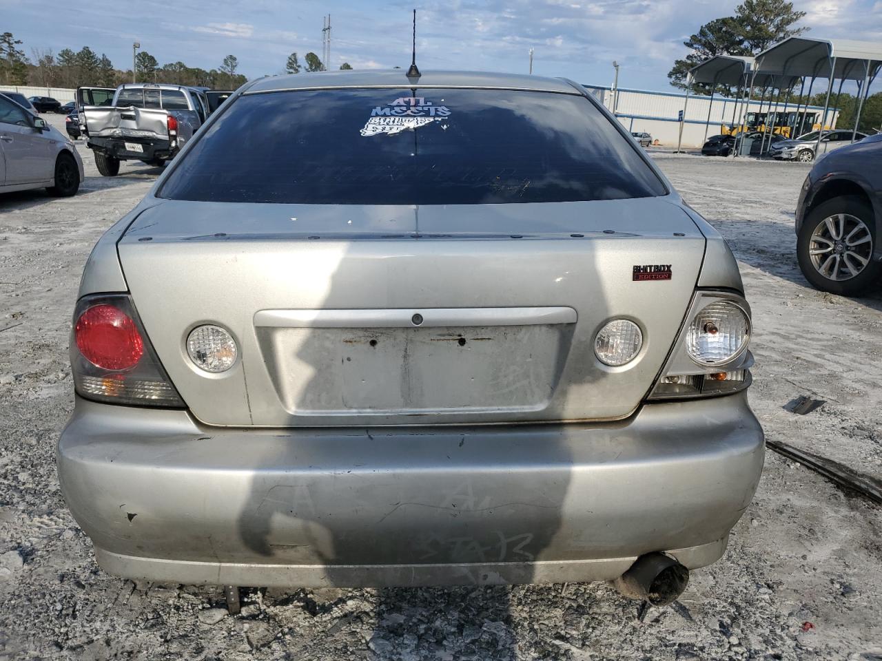 2002 Lexus IS - Image 6