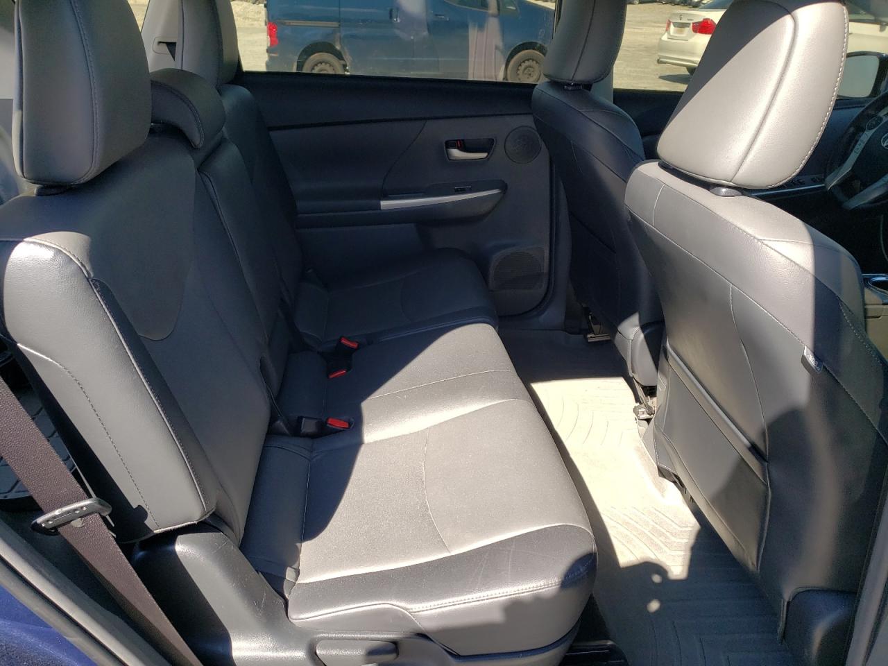 2013 Toyota Prius - Image 10