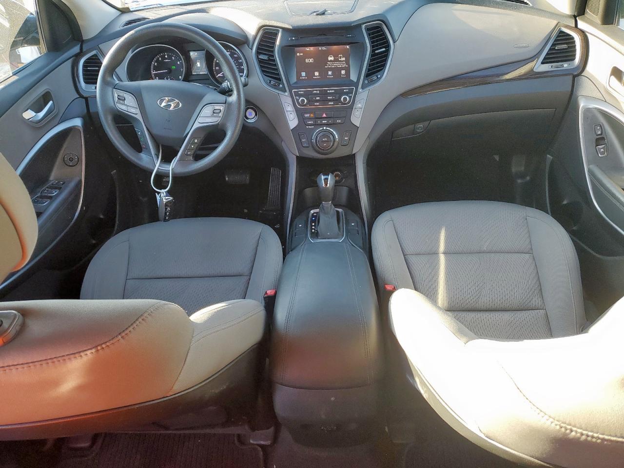 2018 Hyundai Santa Fe - Image 8
