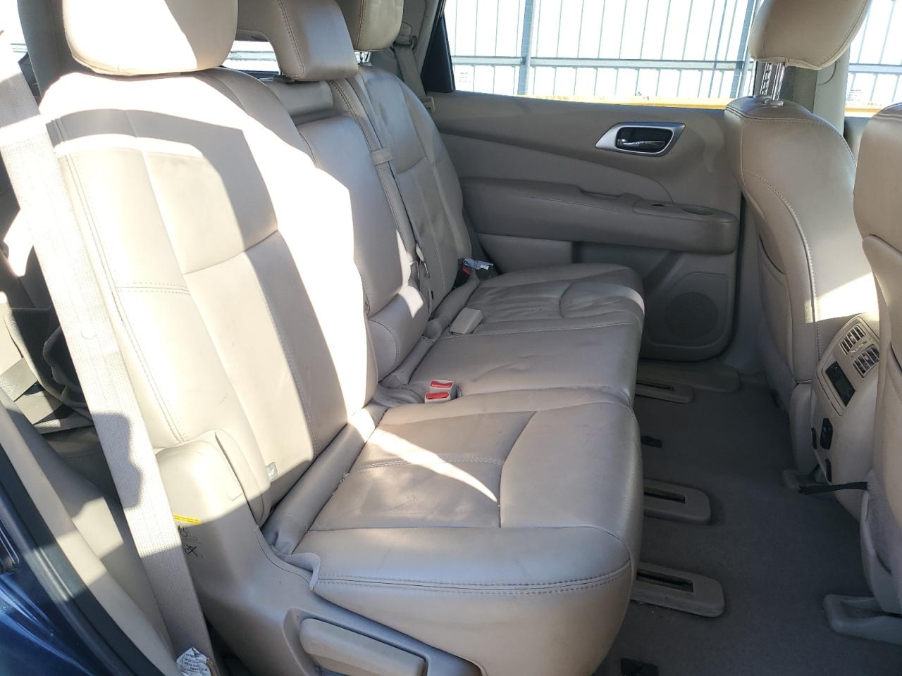 2015 Nissan Pathfinder - Image 11