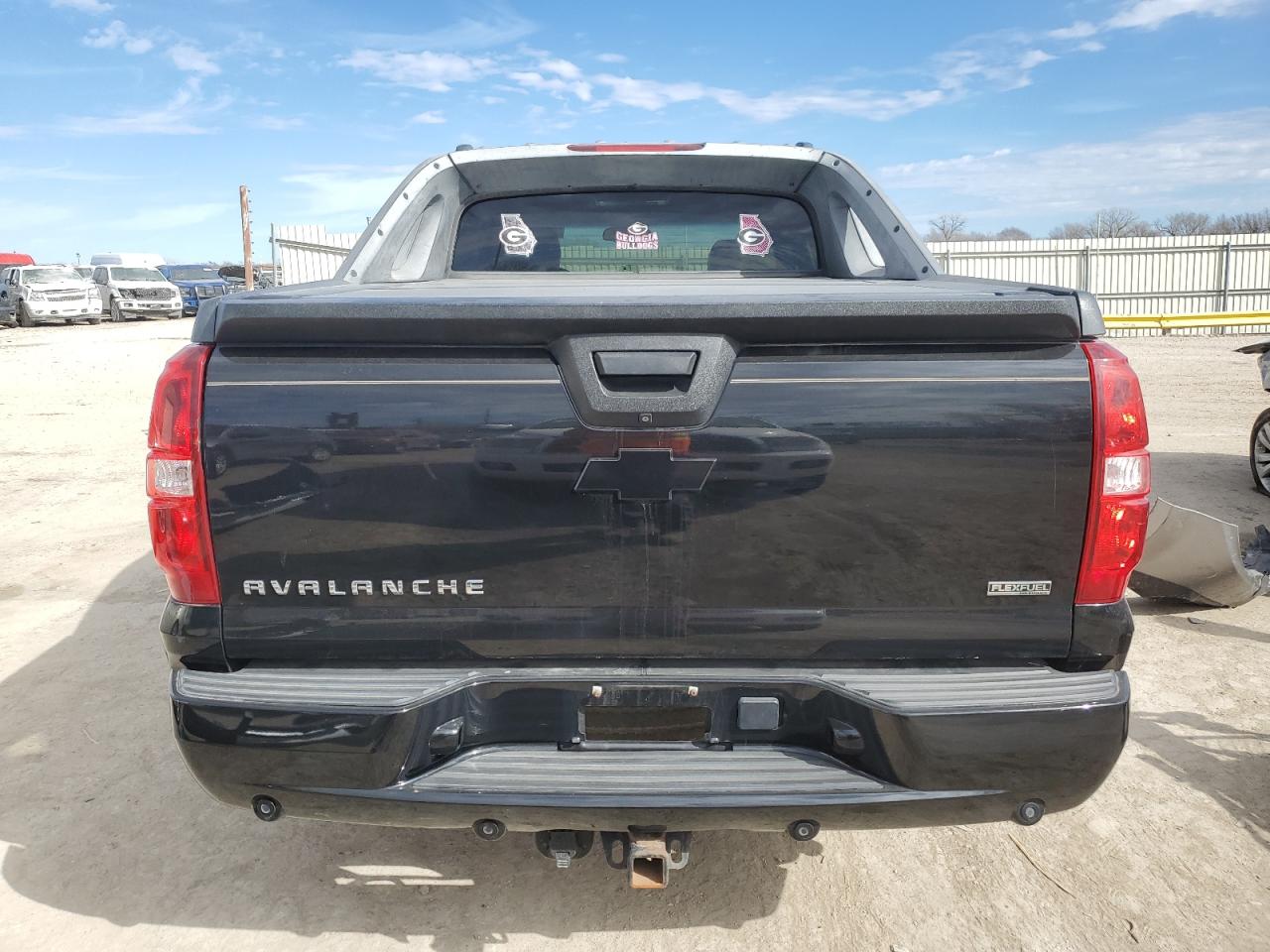 2011 Chevrolet Avalanche - Image 6