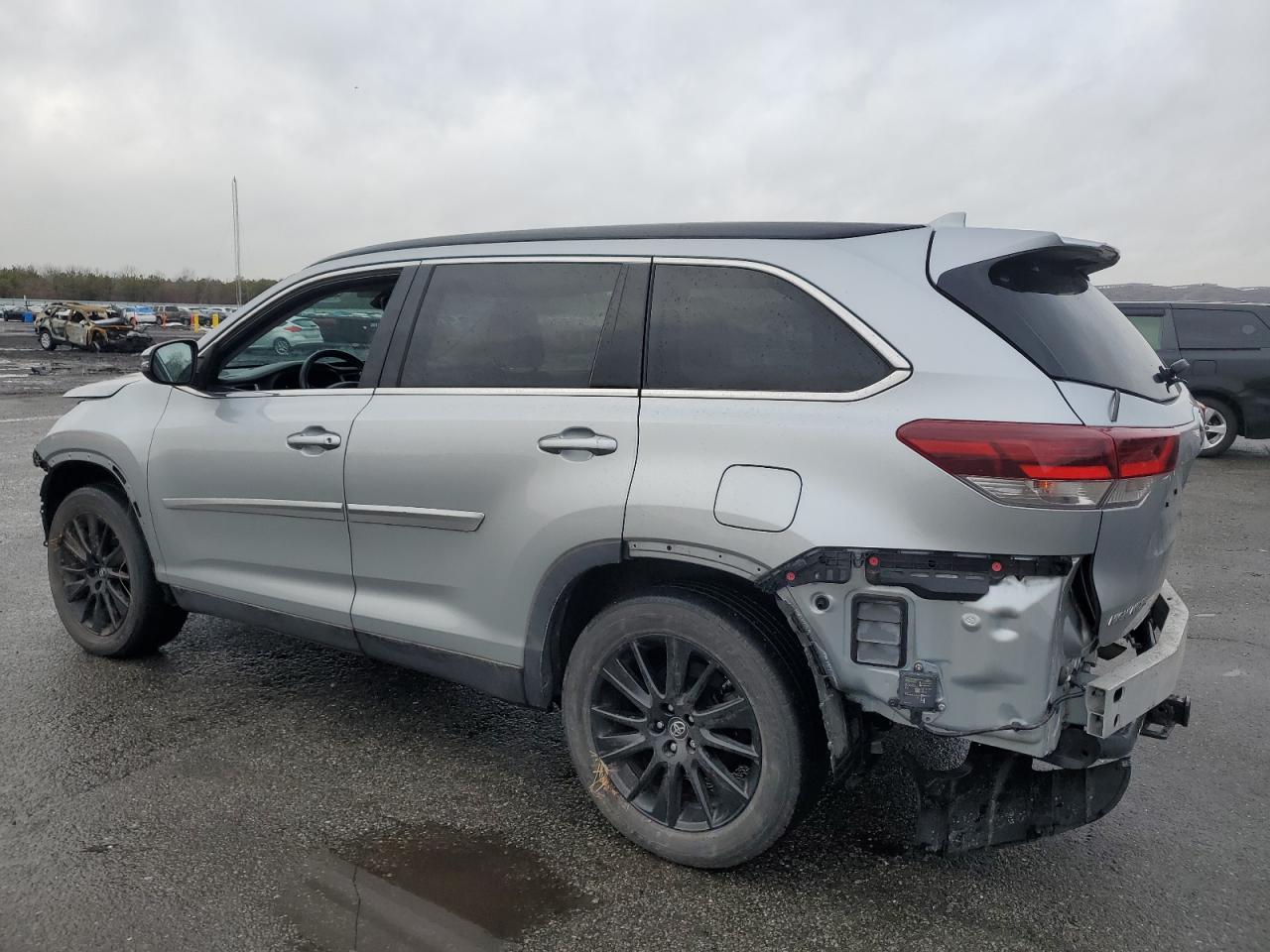 2019 Toyota Highlander - Image 2