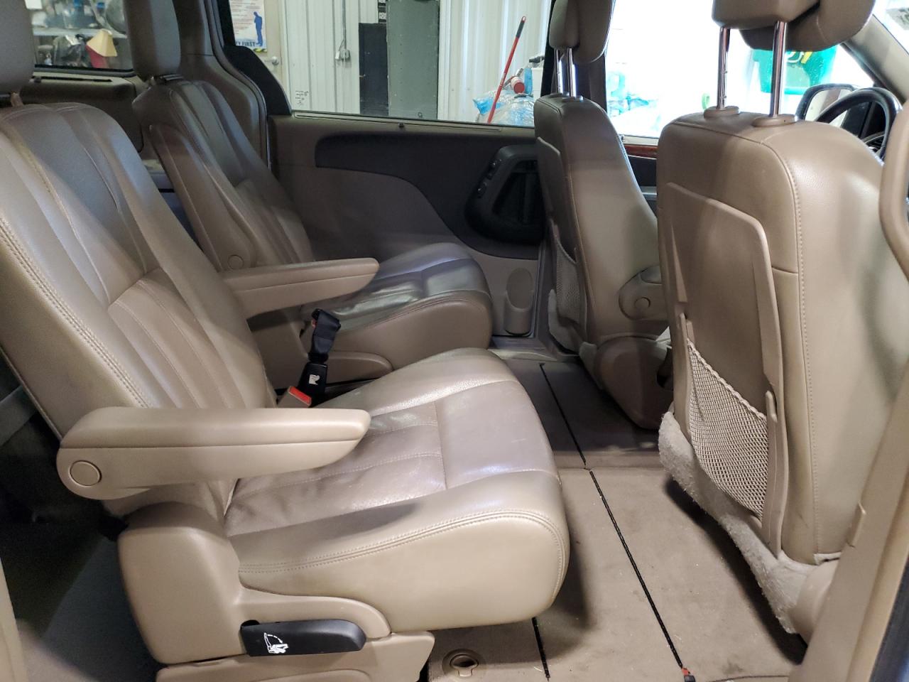2013 Chrysler Town & Country - Image 11