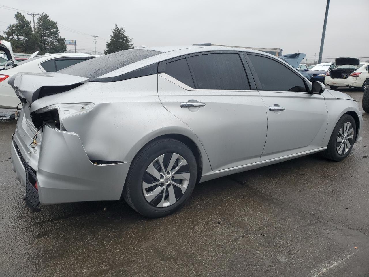 2020 Nissan Altima - Image 3