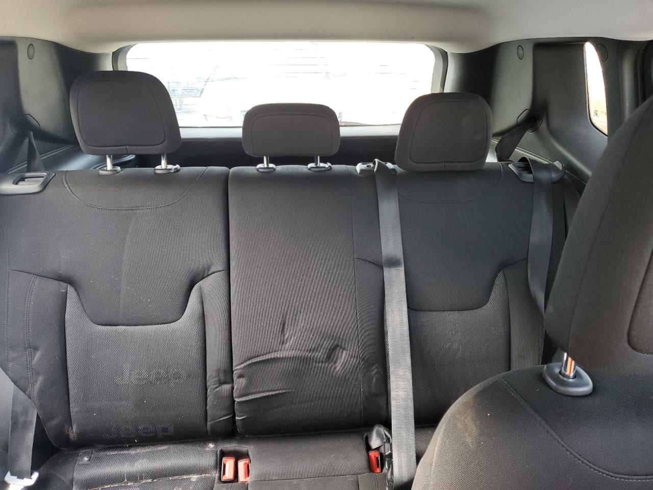 2017 Jeep Renegade - Image 10