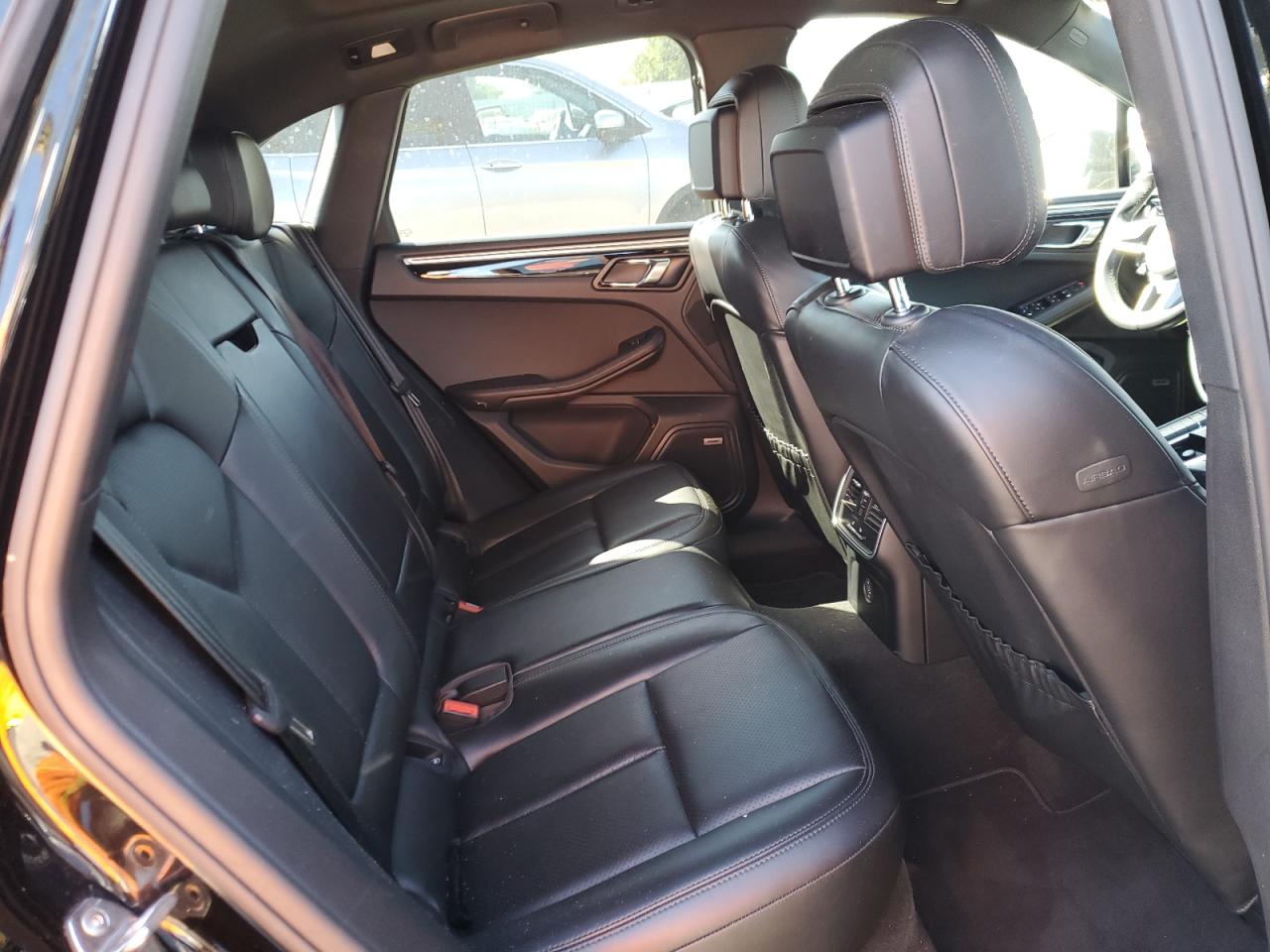 2018 Porsche Macan - Image 11