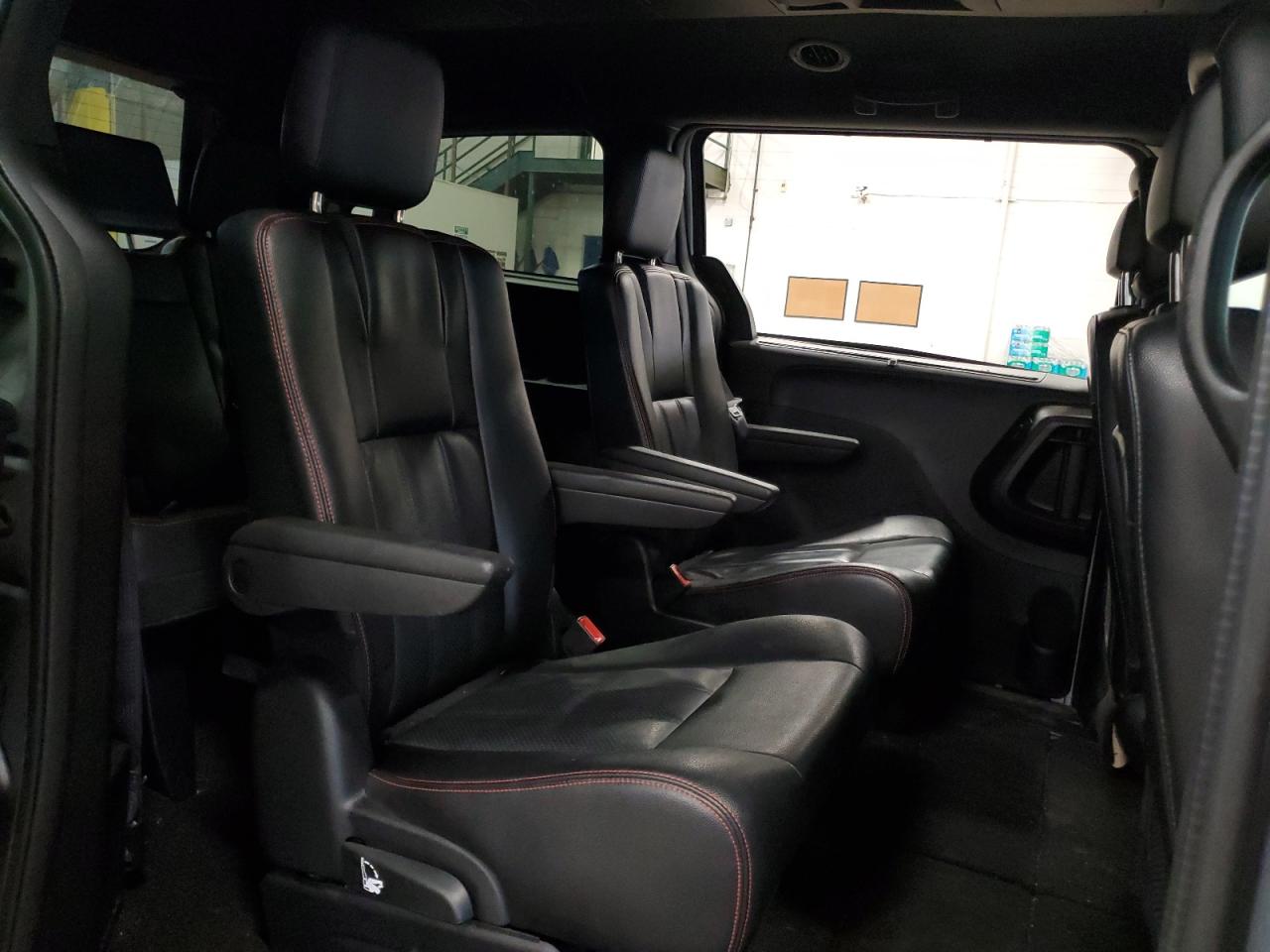 2019 Dodge Caravan - Image 11