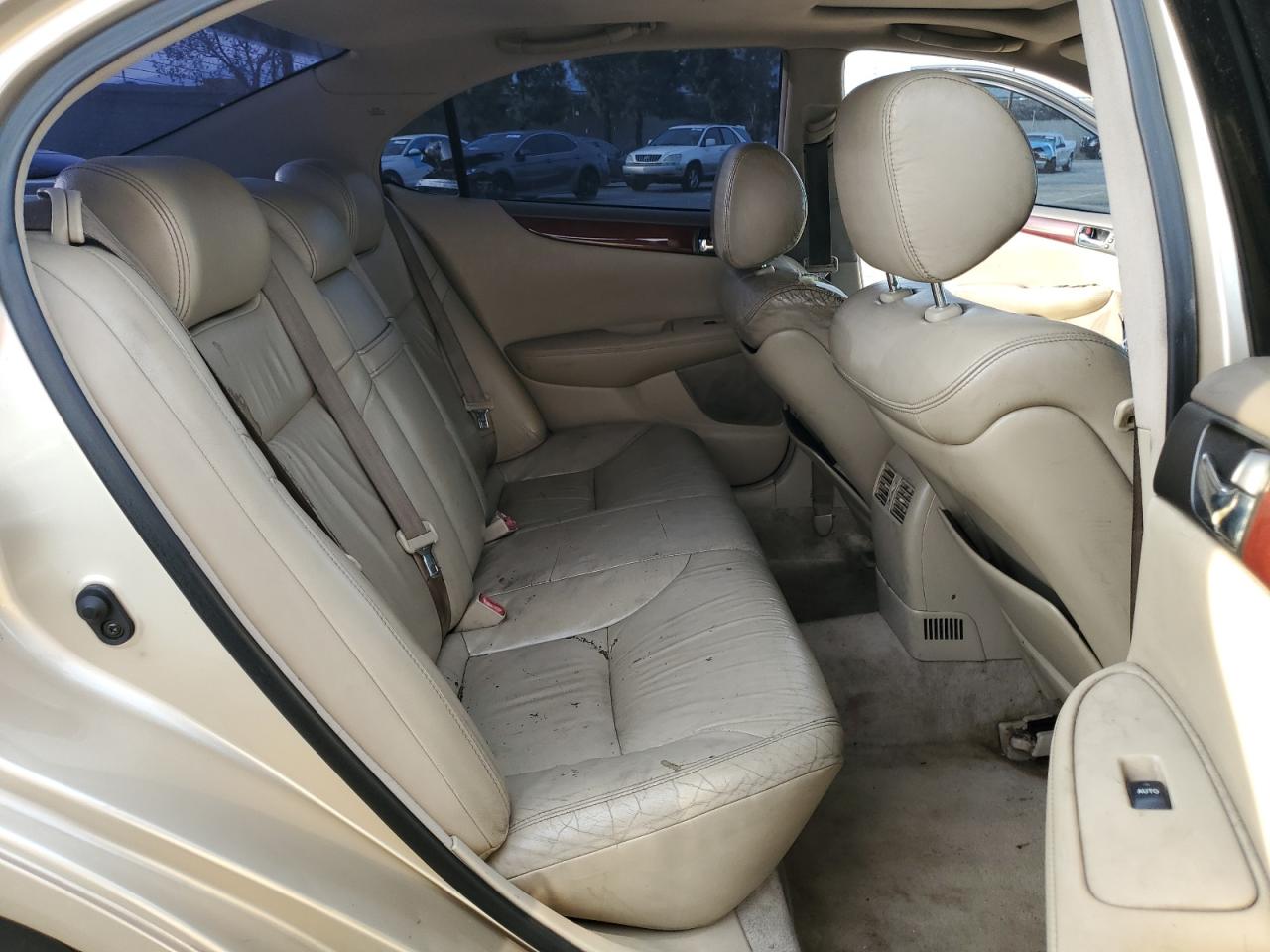 2003 Lexus ES - Image 10
