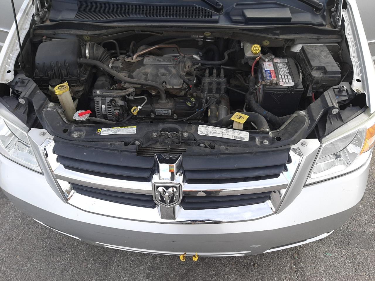 2010 Dodge Caravan - Image 13
