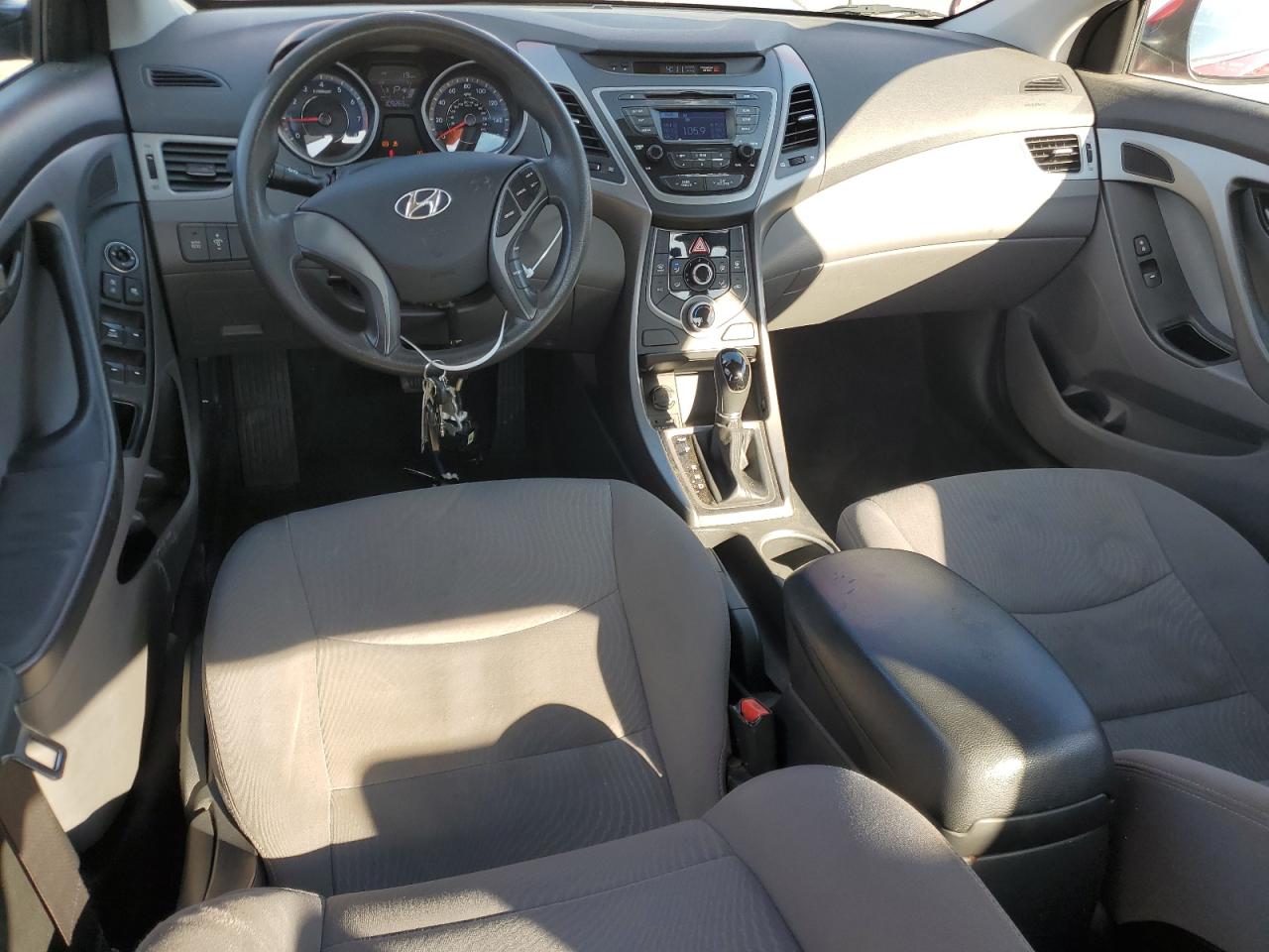 2016 Hyundai Elantra - Image 8