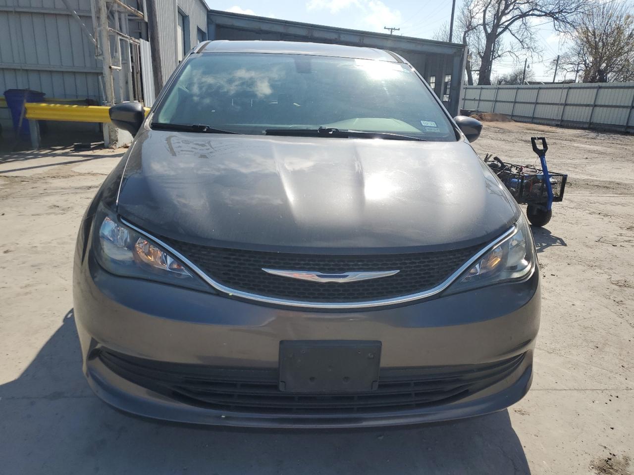 2017 Chrysler Pacifica - Image 5