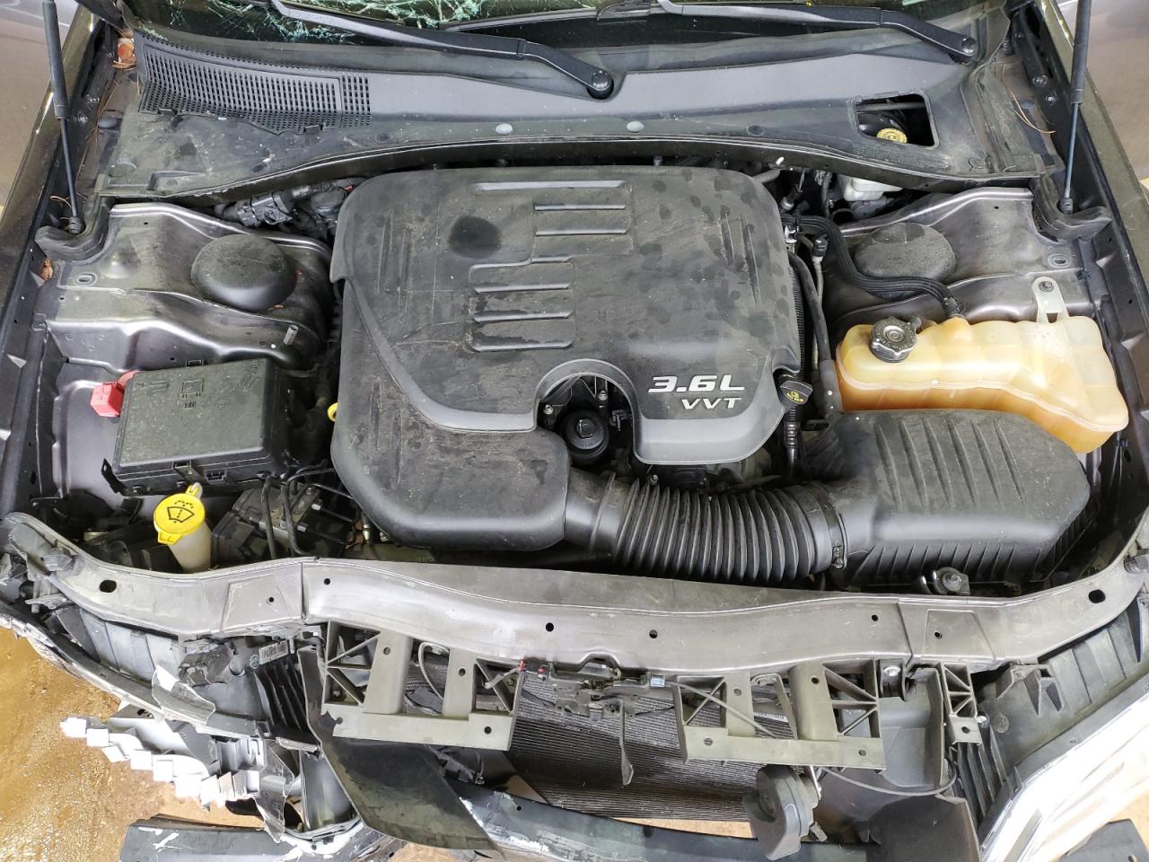 2013 Chrysler 300 - Image 13