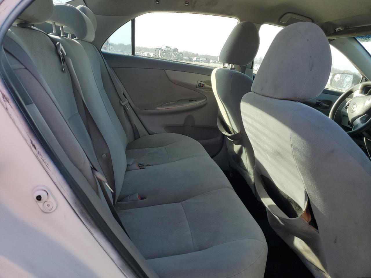 2010 Toyota Corolla - Image 11