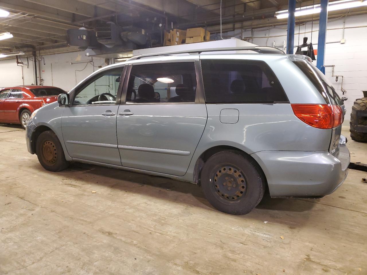 2006 Toyota Sienna - Image 2