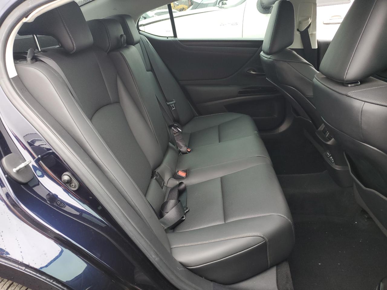 2022 Lexus ES - Image 10