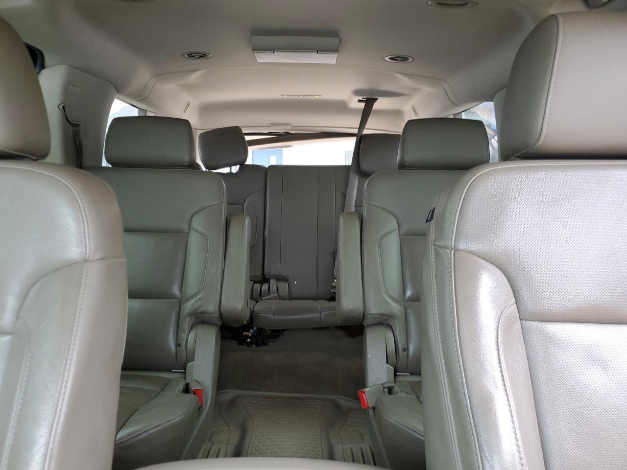 2015 Chevrolet Suburban - Image 10