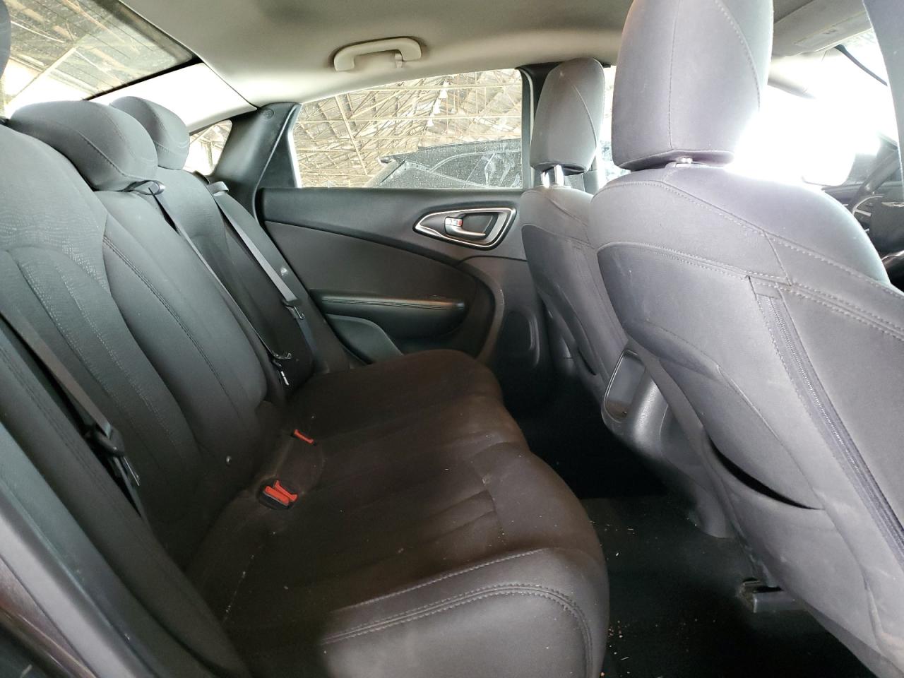 2015 Chrysler 200 - Image 10