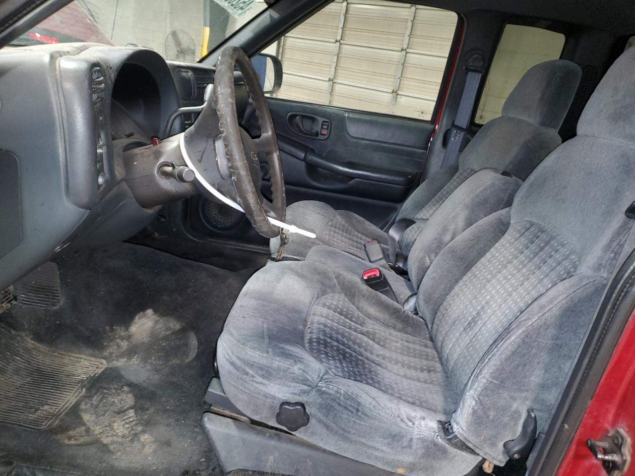 2000 Chevrolet S-10 Pickup - Image 7