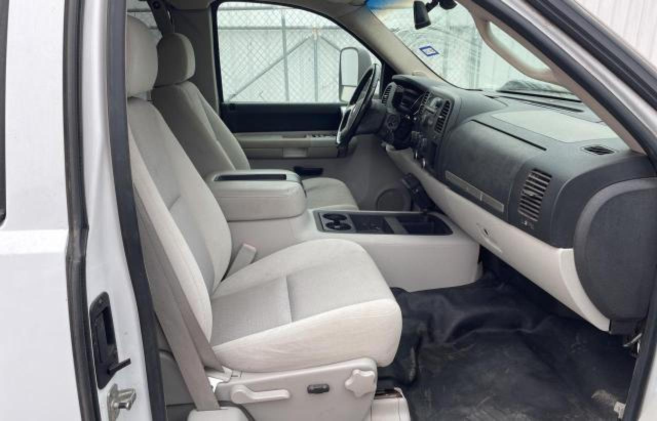 2009 Chevrolet Silverado - Image 5