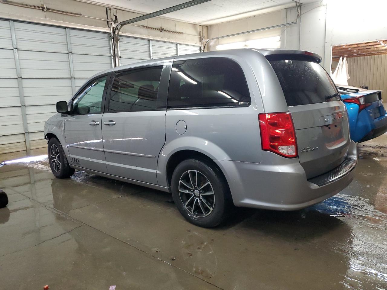 2014 Dodge Caravan - Image 2