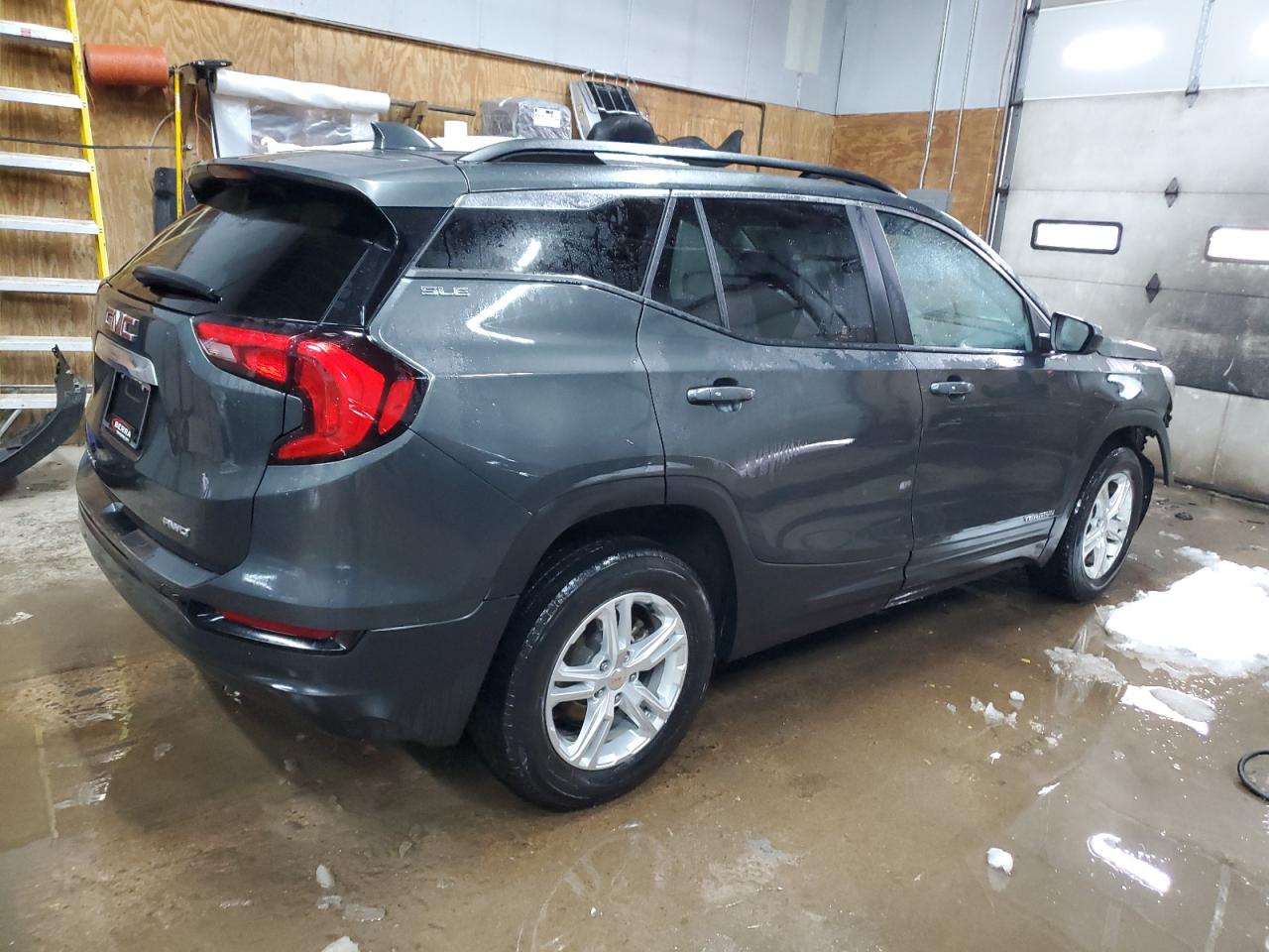 2021 GMC Terrain - Image 3