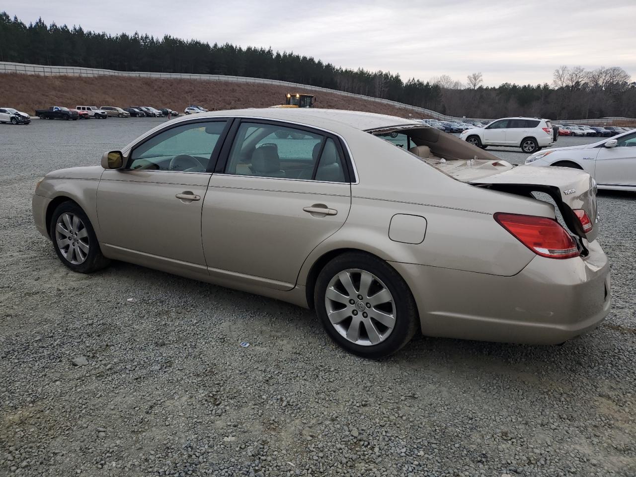 2006 Toyota Avalon - Image 2