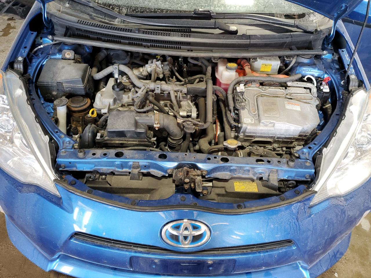 2014 Toyota Prius - Image 12
