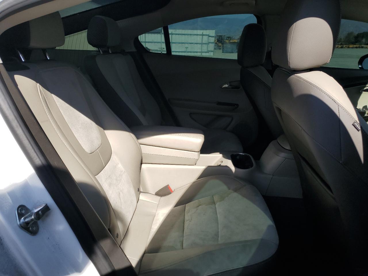 2014 Chevrolet Volt - Image 10