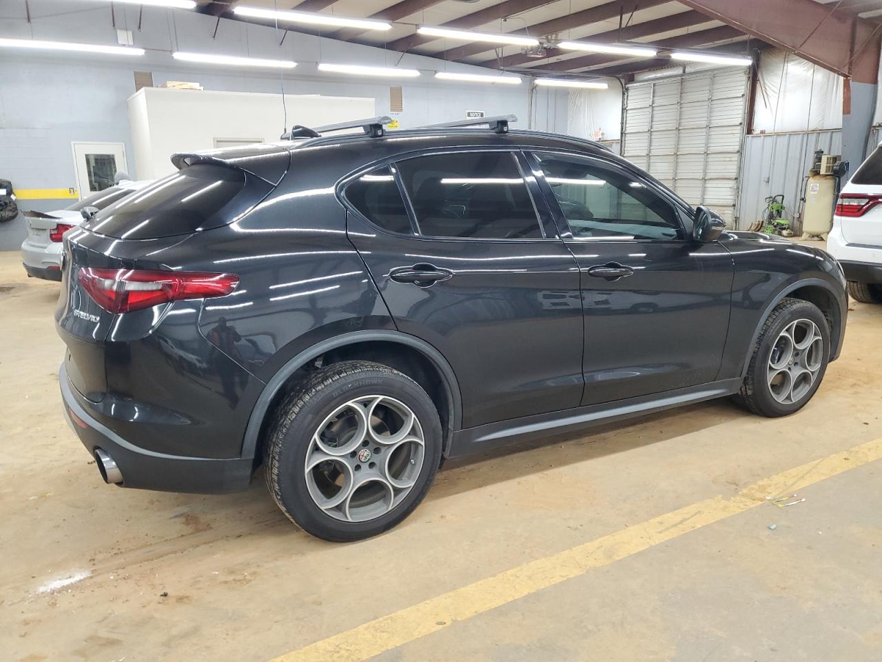2018 Alfa Romeo Stelvio - Image 3