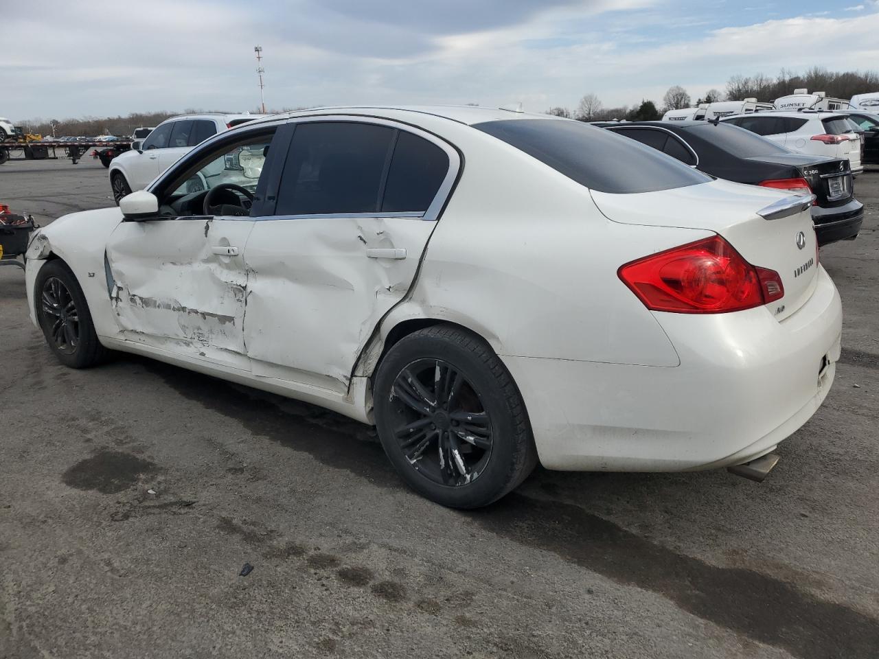 2015 Infiniti Q40 - Image 2