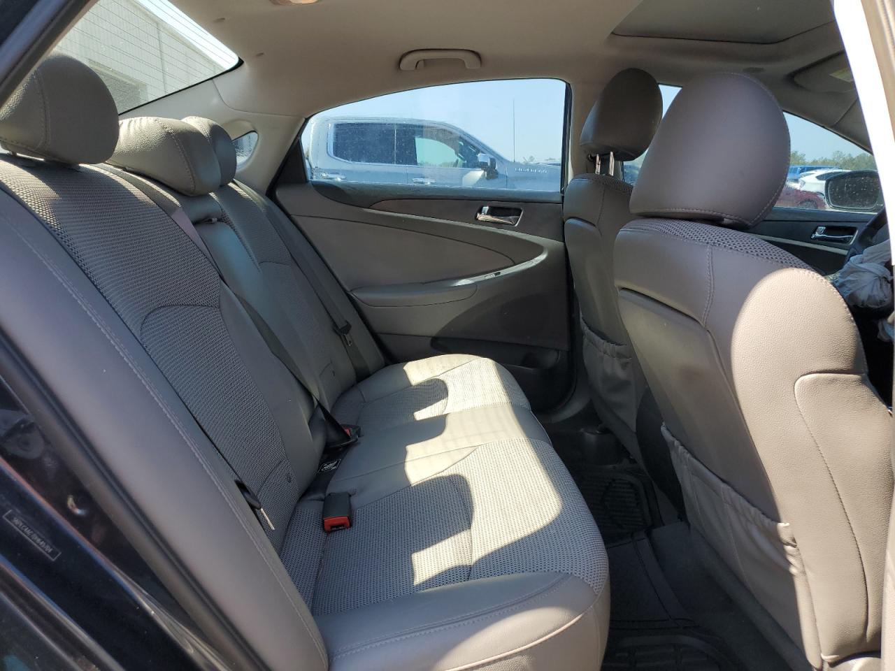 2013 Hyundai Sonata - Image 10