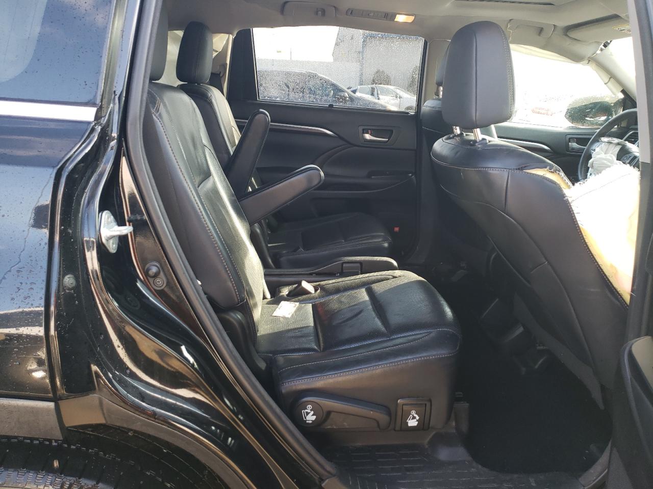 2015 Toyota Highlander - Image 11